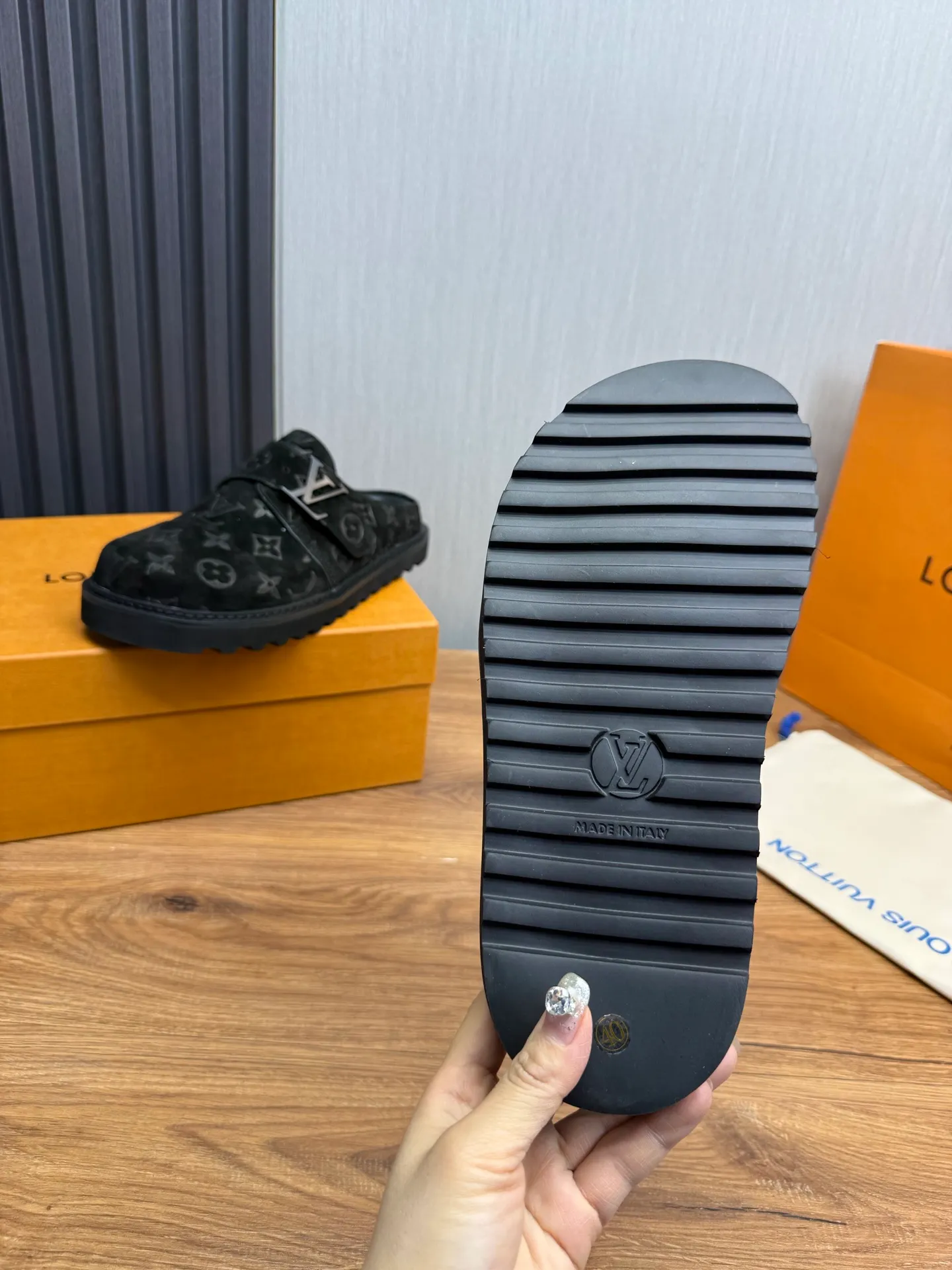 Men's men's shoes 460💰 Lv. Popular couple slippers hot sale🩷💚 🩴Official website one to one production 35-45 sizes 45 46 🉑️Customized!
